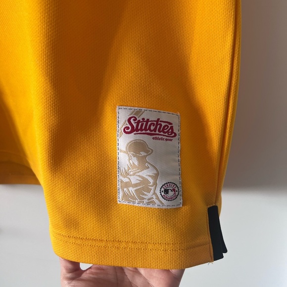 Pittsburgh Pirates Jersey - Picture 2 of 4